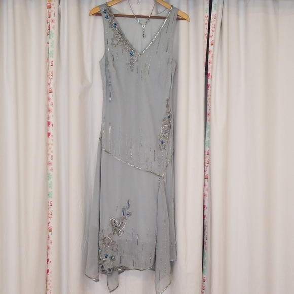 Gorgeous Special Occasion Dress - Picture 3 of 9